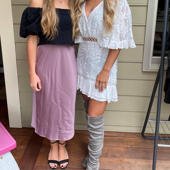 Black crop top. - Picture 4 of 4